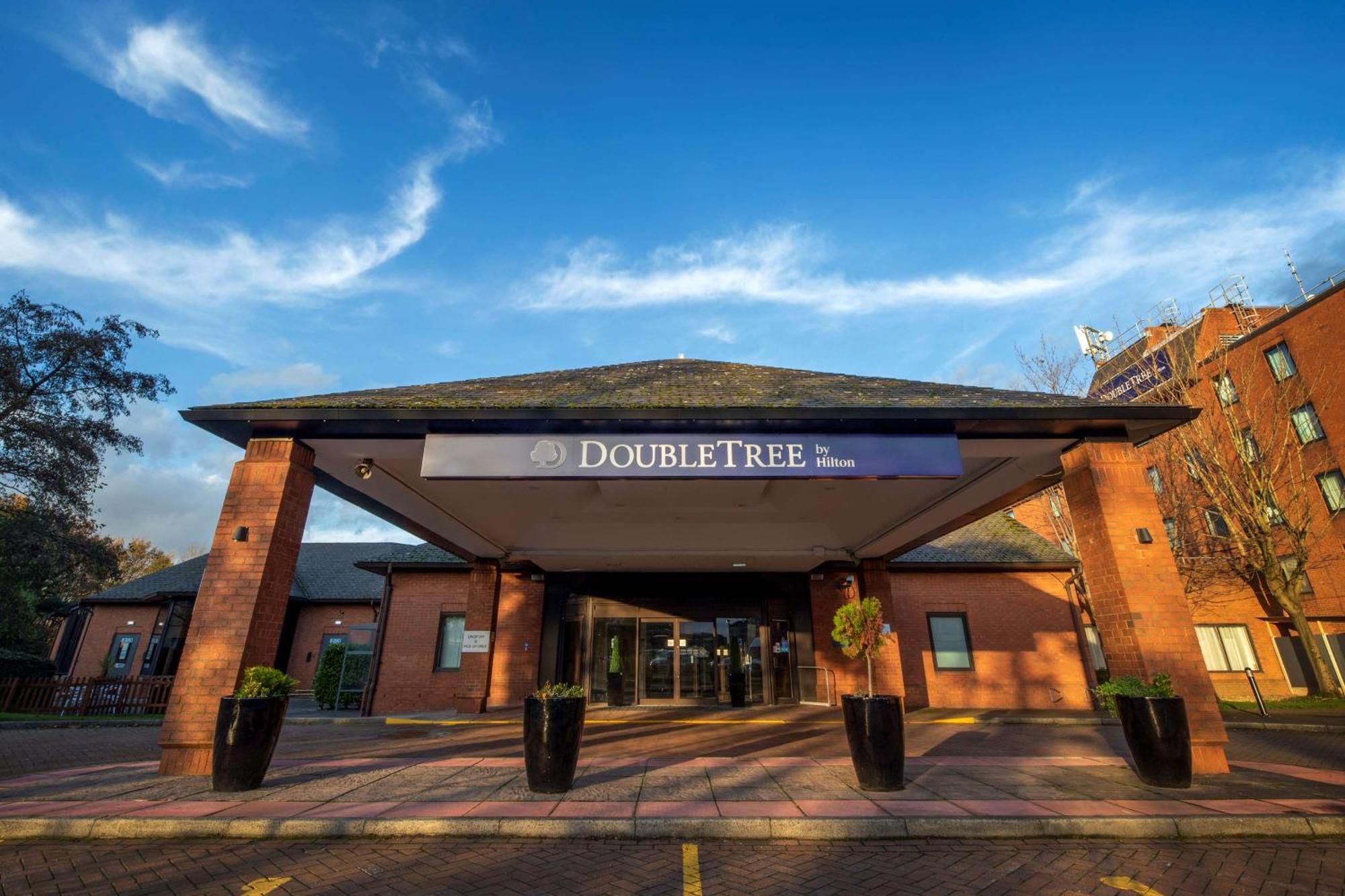 Doubletree By Hilton Manchester Airport Hale  Bagian luar foto